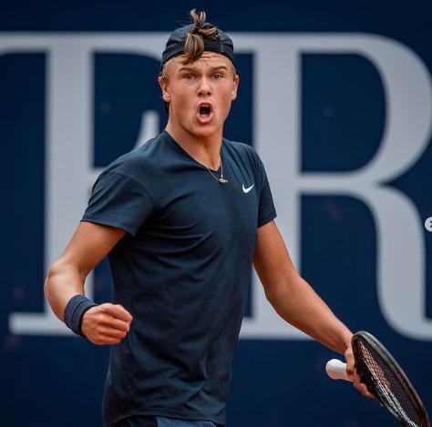 高天意头球破门 上海申花1-0小胜山东泰山